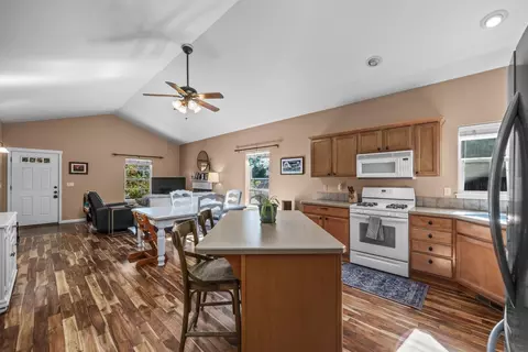 20652 Beaumont Dr, Bend, OR 97701 photo 10