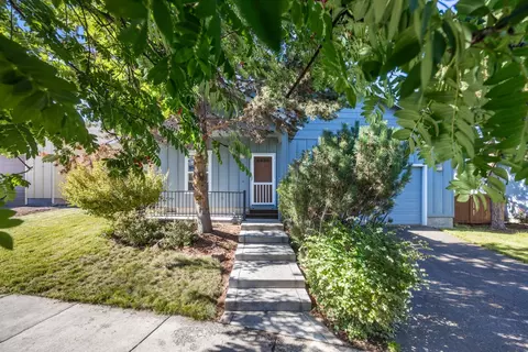 20652 Beaumont Dr, Bend, OR 97701 photo 3