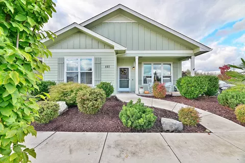 402 Waterside Dr, Central Point, OR 97502
