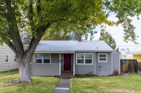 915 SW 14th St, Redmond, OR 97756