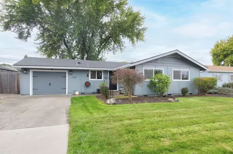 1442 Pleasant St, Medford, OR 97504