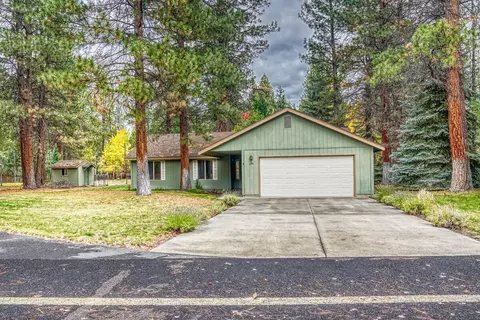 296 E Tyee Dr, Sisters, OR 97759 photo 3