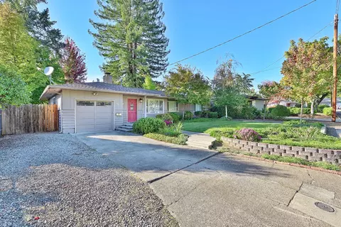 340 Cerritos Ave, Medford, OR 97504