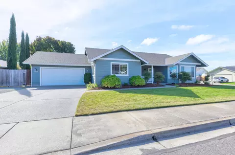 2965 Golden Aspen Dr, Grants Pass, OR 97527