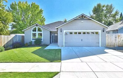 1111 Shafer Ln, Medford, OR 97501
