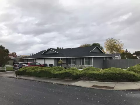 2850 SW 25th St, Redmond, OR 97756
