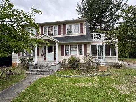 1315 Queen Anne Ave, Medford, OR 97504