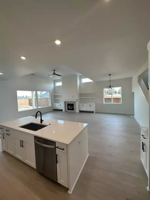 20858 SE Delta, Bend, OR 97702 photo 3