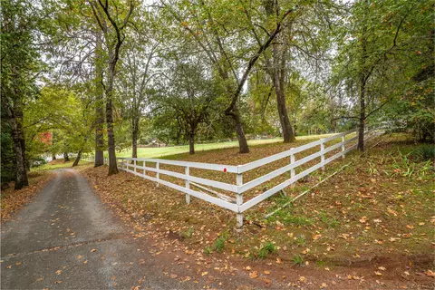 1940 Applegate Ave, Grants Pass, OR 97527