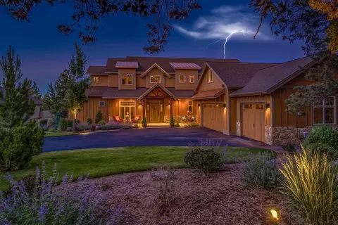 2012 Osprey Dr, Redmond, OR 97756