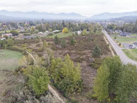 Hubbard Lane, Grants Pass, OR 97527