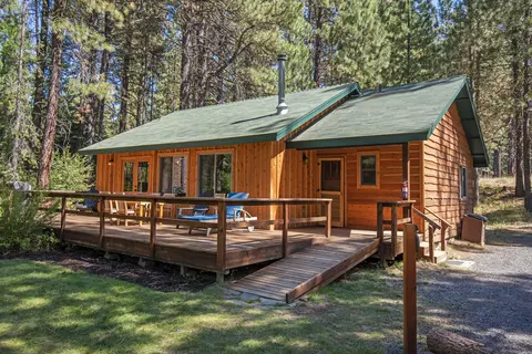 13375 SW Forest Service Rd #CABIN 9 U4, Camp Sherman, OR 97730