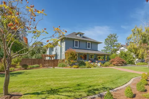 764 NW 4th St, Grants Pass, OR 97526
