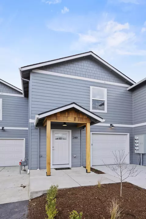 249 Dano Dr, Phoenix, OR 97535
