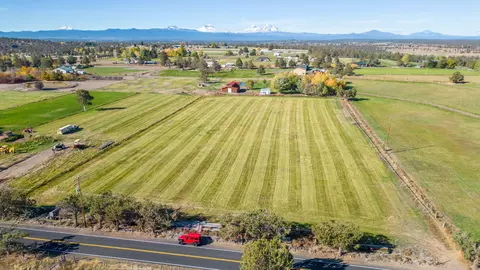 8255 SW 77th St, Redmond, OR 97756