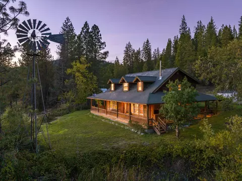 2740 Jumpoff Joe Creek Rd, Grants Pass, OR 97526