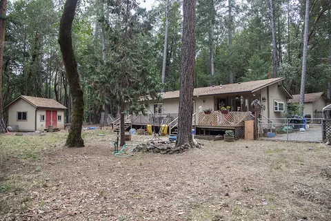880 E Fork Rd, Williams, OR 97544