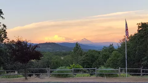 15943 Antioch Rd, White City, OR 97503