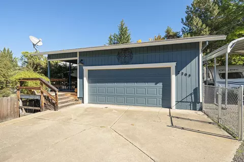 2205 Harrison Ave, Medford, OR 97504