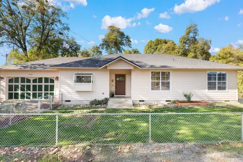 740 S Shasta Ave, Eagle Point, OR 97524