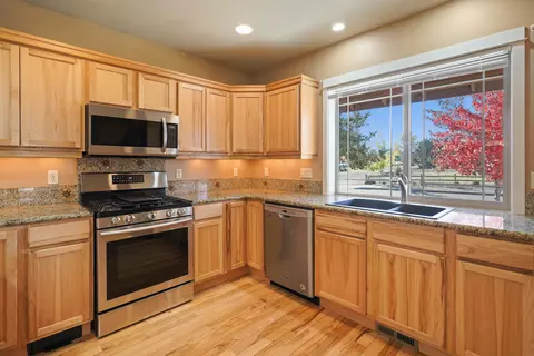 63405 Ledgestone Ct, Bend, OR 97701 photo 18
