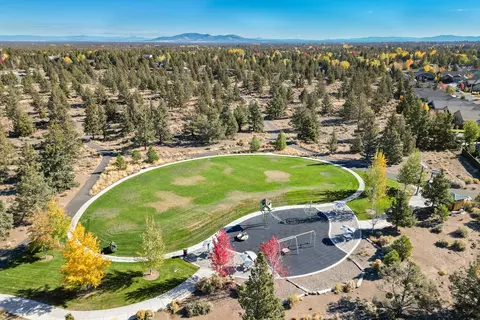 63405 Ledgestone Ct, Bend, OR 97701 photo 4