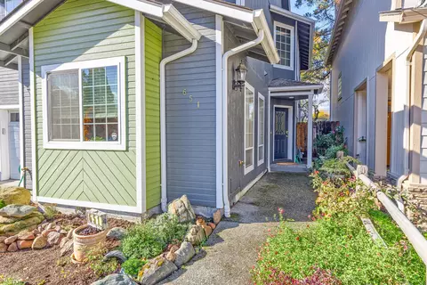 651 Shadow Way, Central Point, OR 97502