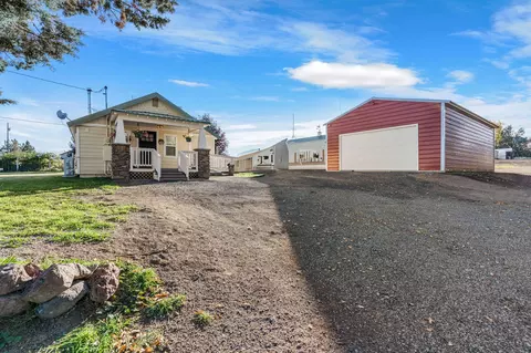 1872 NE Brown Dr, Madras, OR 97741