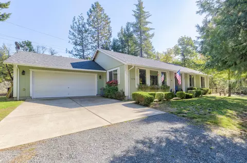 841 N Old Stage Rd, Cave Junction, OR 97523