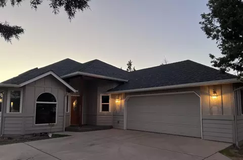 4949 NW Zamia Ln, Redmond, OR 97756