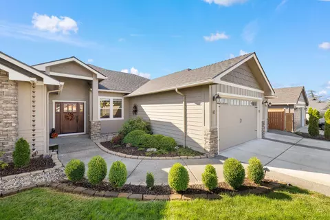 43 Crestview Ct, Eagle Point, OR 97524 photo 2