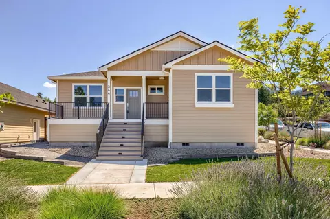 364 Randy St, Ashland, OR 97520