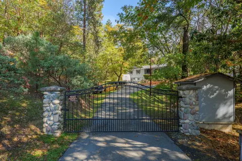 207 Crossbow Ln, Grants Pass, OR 97526