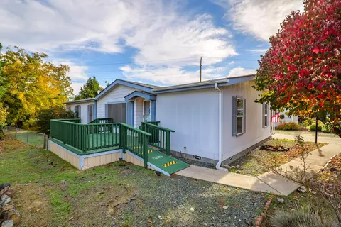 1048 Lee Roze Ln, Grants Pass, OR 97527