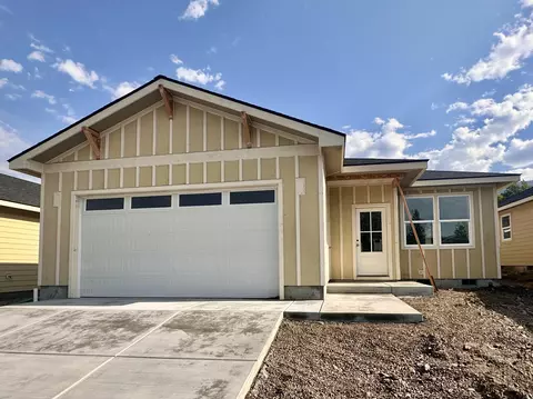 348 Randy St, Ashland, OR 97520