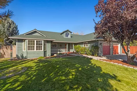 6511 Sarah Cir, Klamath Falls, OR 97603