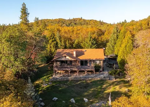 210 Honeycutt Dr, Grants Pass, OR 97526