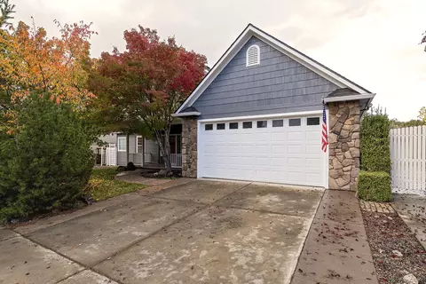 1127 Arrowhead Trl, Eagle Point, OR 97524