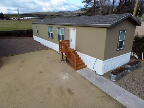 1235 N Mountain Ave #SPACE 9, Ashland, OR 97520