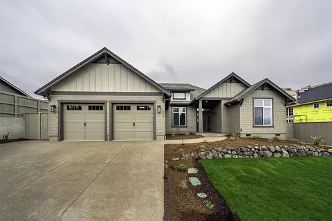 535 Autumn Hills Dr, Medford, OR 97504
