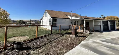 600 SE Grizzly Rd, Madras, OR 97741