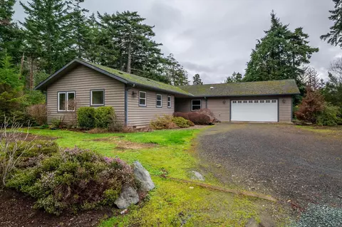 88026 Daisy Ln, Bandon, OR 97411