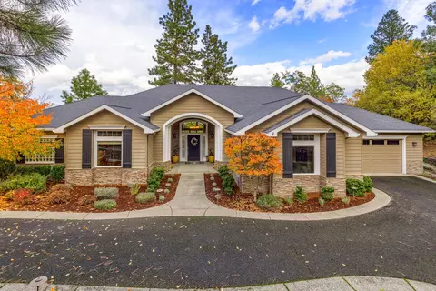535 Coachman Dr, Jacksonville, OR 97530