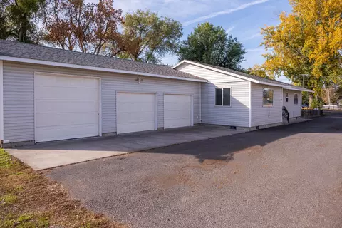 638 S Main St, Prineville, OR 97754