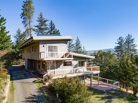 700 Timberlake Dr, Ashland, OR 97520