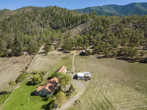 165 Hogan Rd, Applegate, OR 97530