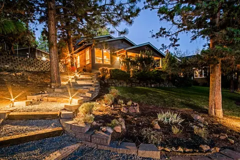 155 NW 17th St, Bend, OR 97703