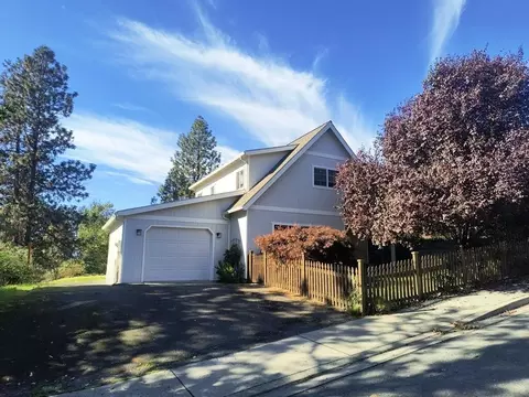 58 SW Leonard St, Grants Pass, OR 97526