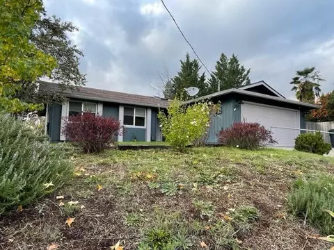716 NE Beacon Dr, Grants Pass, OR 97526
