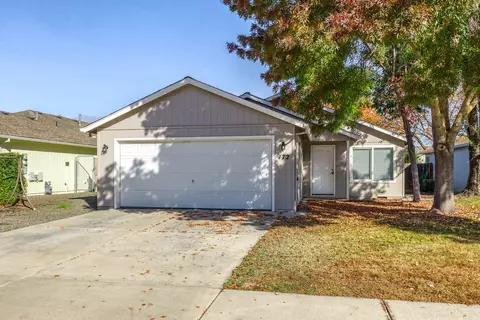 772 Halvorsen St, Medford, OR 97501